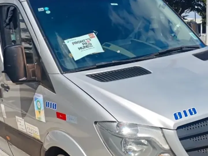 Van executiva AtaDrive para transporte de grupos
